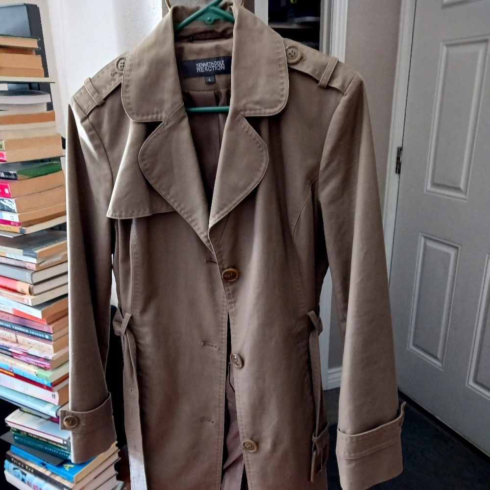 Trench coat french chic belted like Rouje Paris Dior YSL style Jeanne Damas